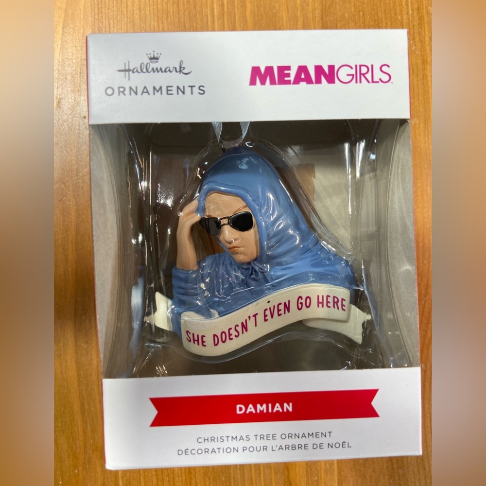 Mean Girls - Hallmark - Damian “She doesn’t even go here.” Ornament - BNIB 📓🚌 - Picture 7 of 9